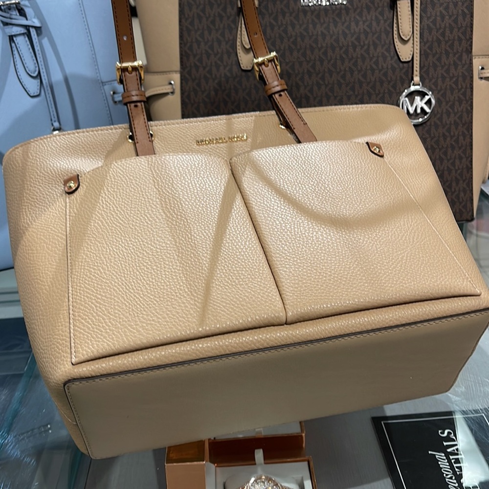 MICHAEL KORS JET SET TRAVEL MEDIUM DOUBLE POCKET TOTE NON-LEATHER VEGAN 
CAMEL - Picture 8 of 16